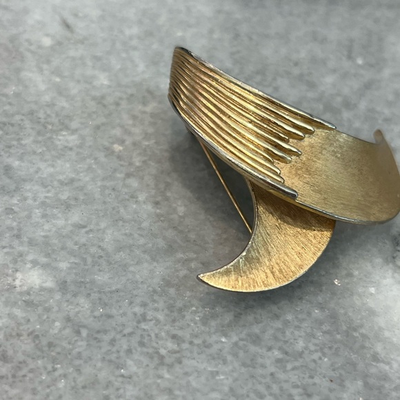 Vintage Trifari abstract brooch/pin - Picture 4 of 5